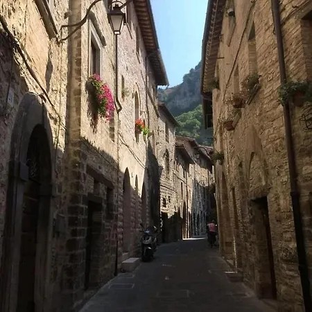 Ferienwohnung La Dimora Di Pietra Gubbio Exterior foto