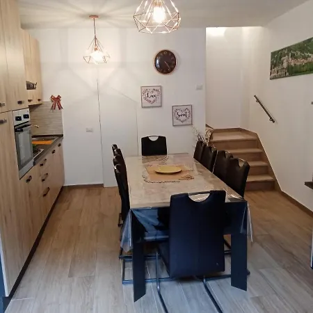 Ferienwohnung La Dimora Di Pietra Gubbio Exterior foto